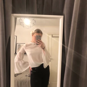 Vit blus - En vit blus frön gina som jag aldrig har använt, jättefin men aldrig kommit till användning