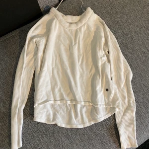 Tröja  - Kan skickas köparen står för frakt 