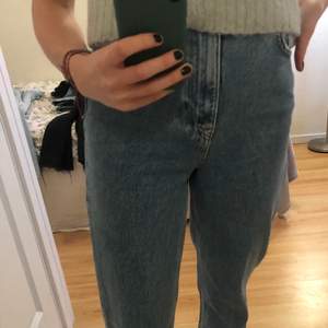 Blåa straight leg jeans från zara, skriv om du skulle vilja se fler bilder på dem