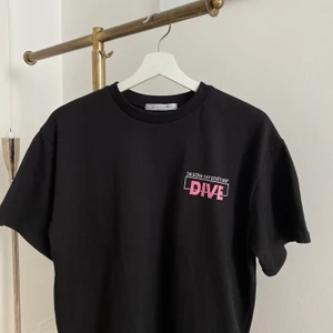 T-shirt!! -  t-shirt köpt i Korea!! Aldrig använd och jätte najs material🙌🏽🙌🏽 oversized känsla så passar alla