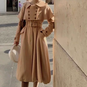 Vintage kappa - Helt oanvänd kappa, köpt här av en tjej på Plick. Jätteskön och funkar till höst, vår samt vintern. Sömmerskan som gjort kappan heter Ann.Tique på instagram, otroligt bra sömmerska!