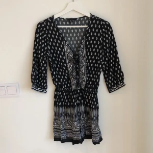 Jumpsuit - Jumpsuit med snörning köpt i Spanien, köpare står för frakt🌷