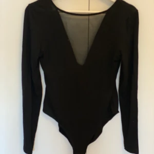 Body - Supersnygg body! Djup v-ringad och djup i ryggen