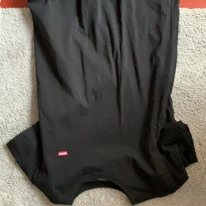 Levis t shirt - Svart Levis t shirt, s, 100kr