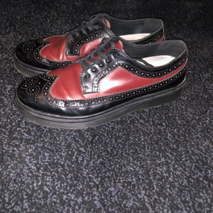 Dr. Martens - Skorna är i väldigt fint skick använda fåtal gånger.