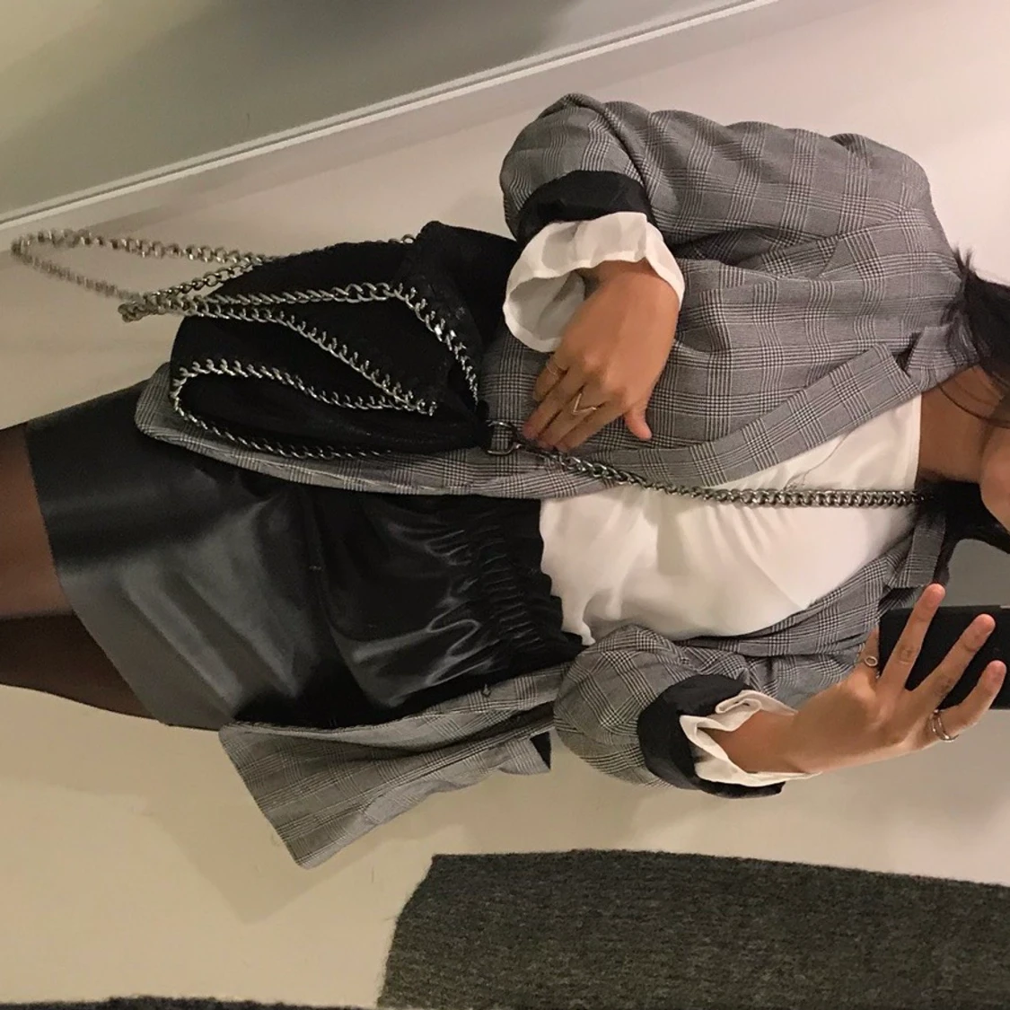 Svart väska med kedja - 90