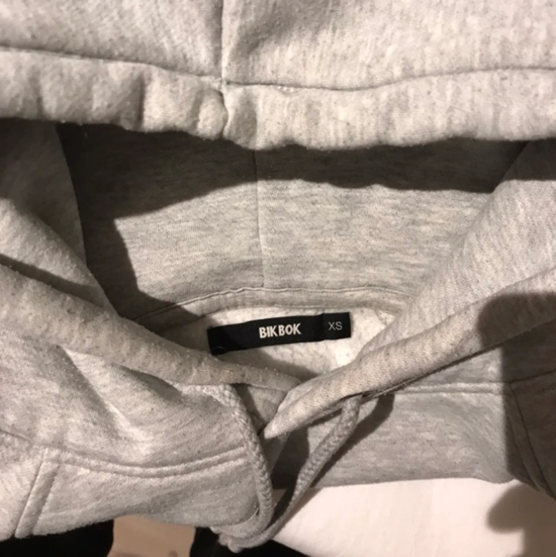 Grå hoodie från bikbok  - 90