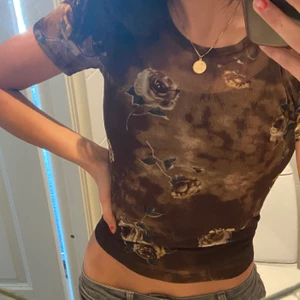 KE-SUNSHINE blus med inbyggt linne!  - KE-SUNSHINE blus med inbyggt linne! Aldrig använd, prislappen sitter kvar. 