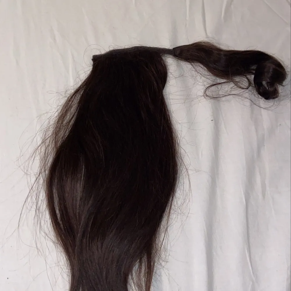 Äkta hår, som ny, färg: mörkbrun, 50cm långt. Övrigt.
