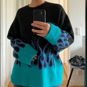 Weekday sweatshirt - Jättesnygg sweatshirt från weekday! Kommer inte t användning! Kan frakta och mötas upp med köparen står för frakt! Finns det andra frågor är det bara att skriva!