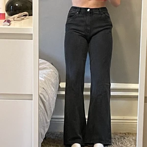 Monki jeans  - De populära monki jeansen som tyvärr är lite stora för mig.💜