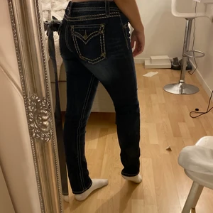 Miss me jeans - Aldrig använda, passar mig som är 168 cm lång, storlek 31, motsvaras ungefär M. Lågmidjade 