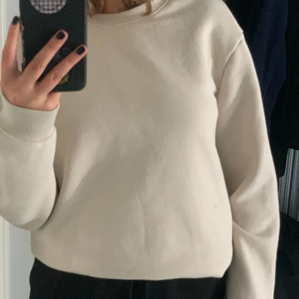 Oanvänd sweatshirt från hm❤️ 50kr + frakt. Tröjor & Koftor.