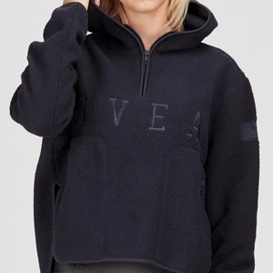 Oanvänd tröja  - Fin oanvänd tröja som är najs att ha till träning 