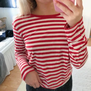 Randig tröja ❤️🤍 - Randig tröja från monki ⚡️❤️