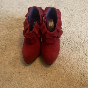 Shoes - It’s really comfortable to wear but it is small for the size 37 someone who wear 36 can wear it 