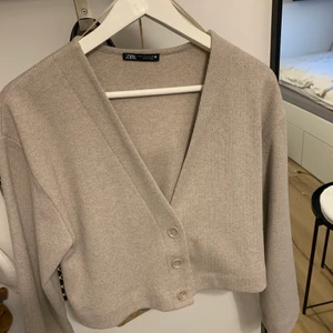 Stickad kofta - Perfekt kofta till kvällar eller hösten!! 💞💞