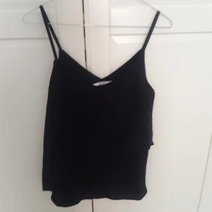 Blå Only linne - Fint Only linne. Bara använt två gånger. Storlek XS. Kan skickas eller träffas i Stockholm. 