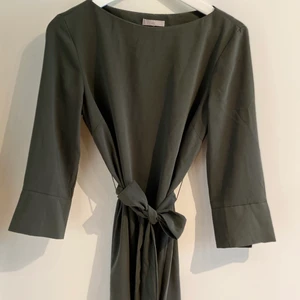 H&M klänning  - Stl 38, knappt använd och bra skick! 