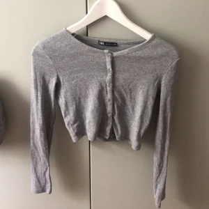 Kort kofta - En supersöt topp ifrån zara❤️ köparen står för frakt, kontakta för fler bilder och annat❤️
