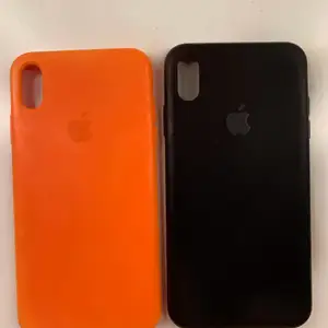 2 iphone skal från apple för Xs max😁 de är i hårt silikon. 1 för 180 båda för 250❤️ (frakt tillkommer på 20kr)