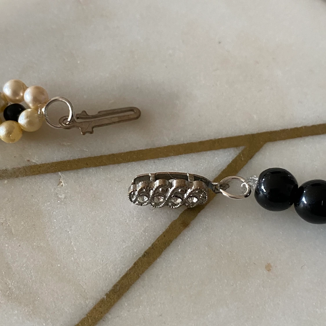 black&white flower necklace - 90