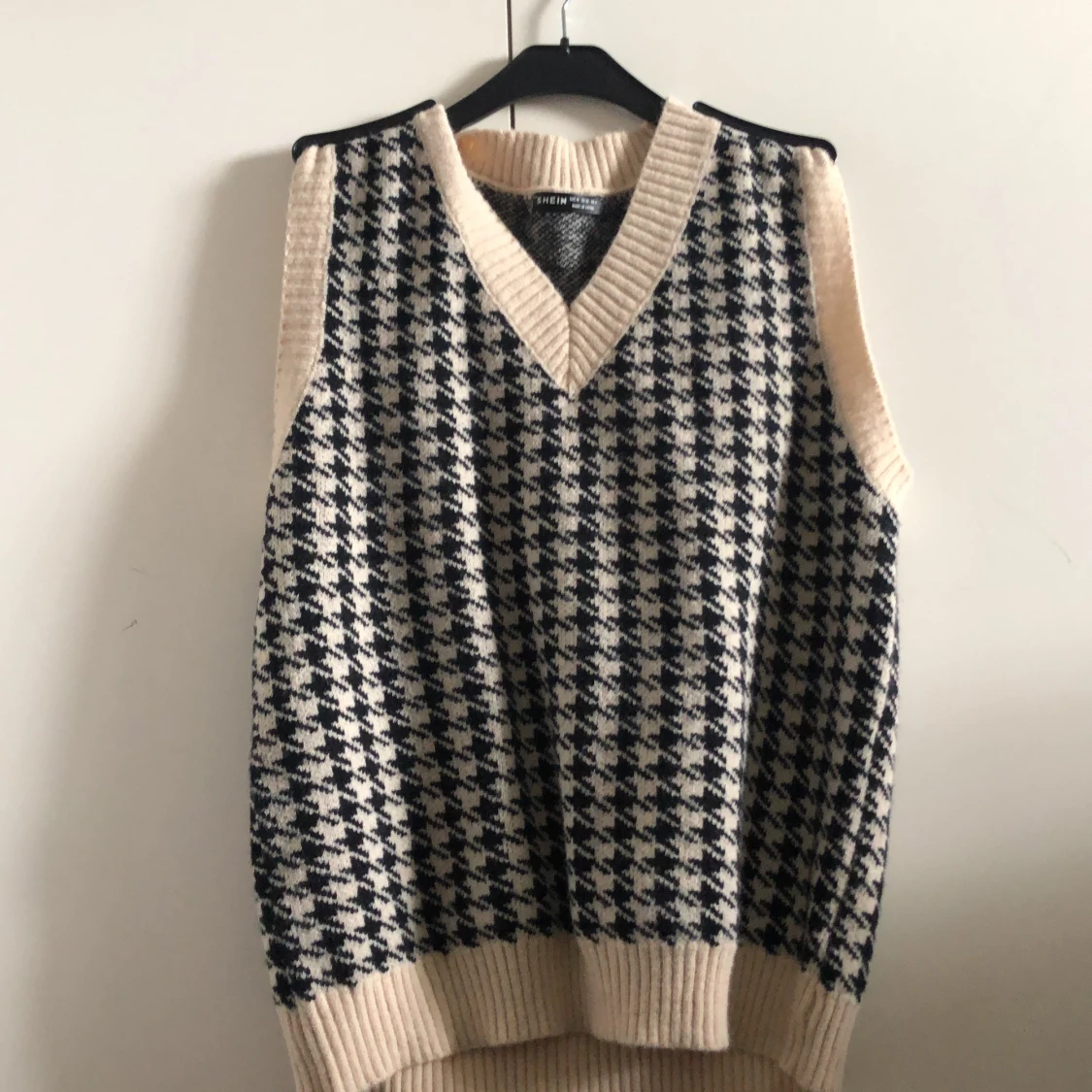 Fin väst ifrån SHEIN i storlek M - 90