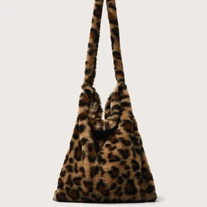 Leopardväska - Leopardväska i päls från shein, använd endast bågra gånger