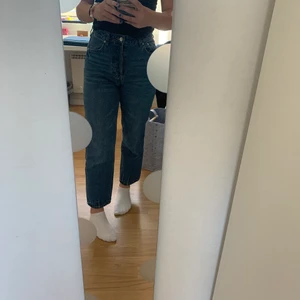 Jeans från h&m strl 34 - Använda fåtal gånger. Säljer för att de inte är min stil längre.