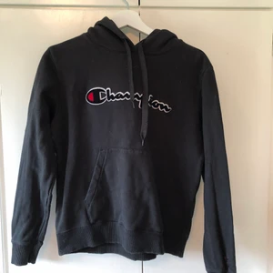 Champion hoodie  - Champion hoodie i bra skick! Hör av er vid frågor! 