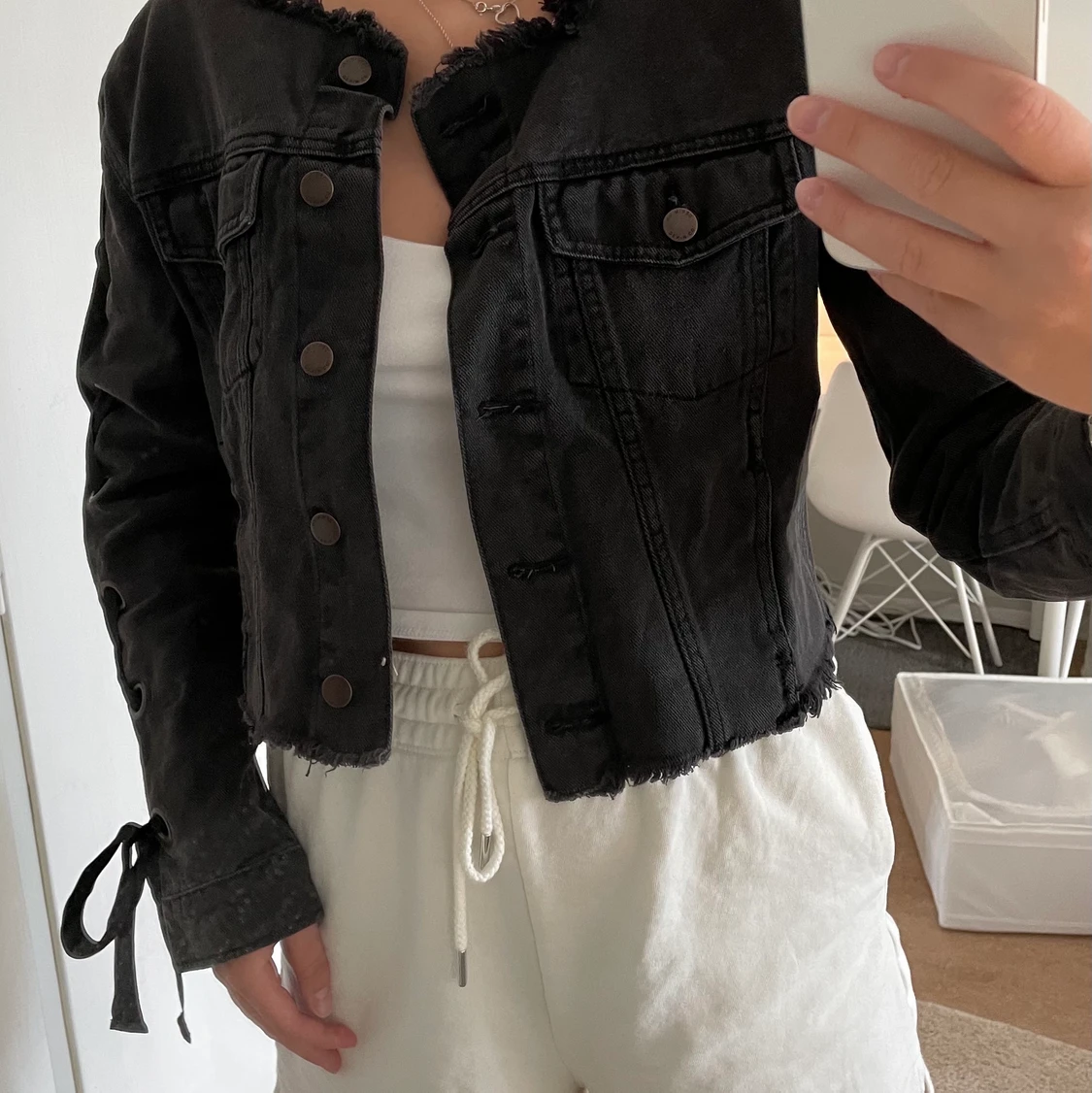 Svart/grå jeansjacka med flätade ärmar