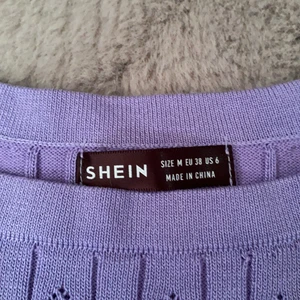 Lila linne med mönster, storlek M - Linnet är i bra skick, aldrig använt det