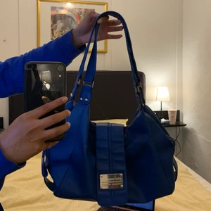 björn borg väska!  - säljer nu min blåa björn borg väska, den är rymlig och är i superbra skick! 150kr + 66kr frakt! 