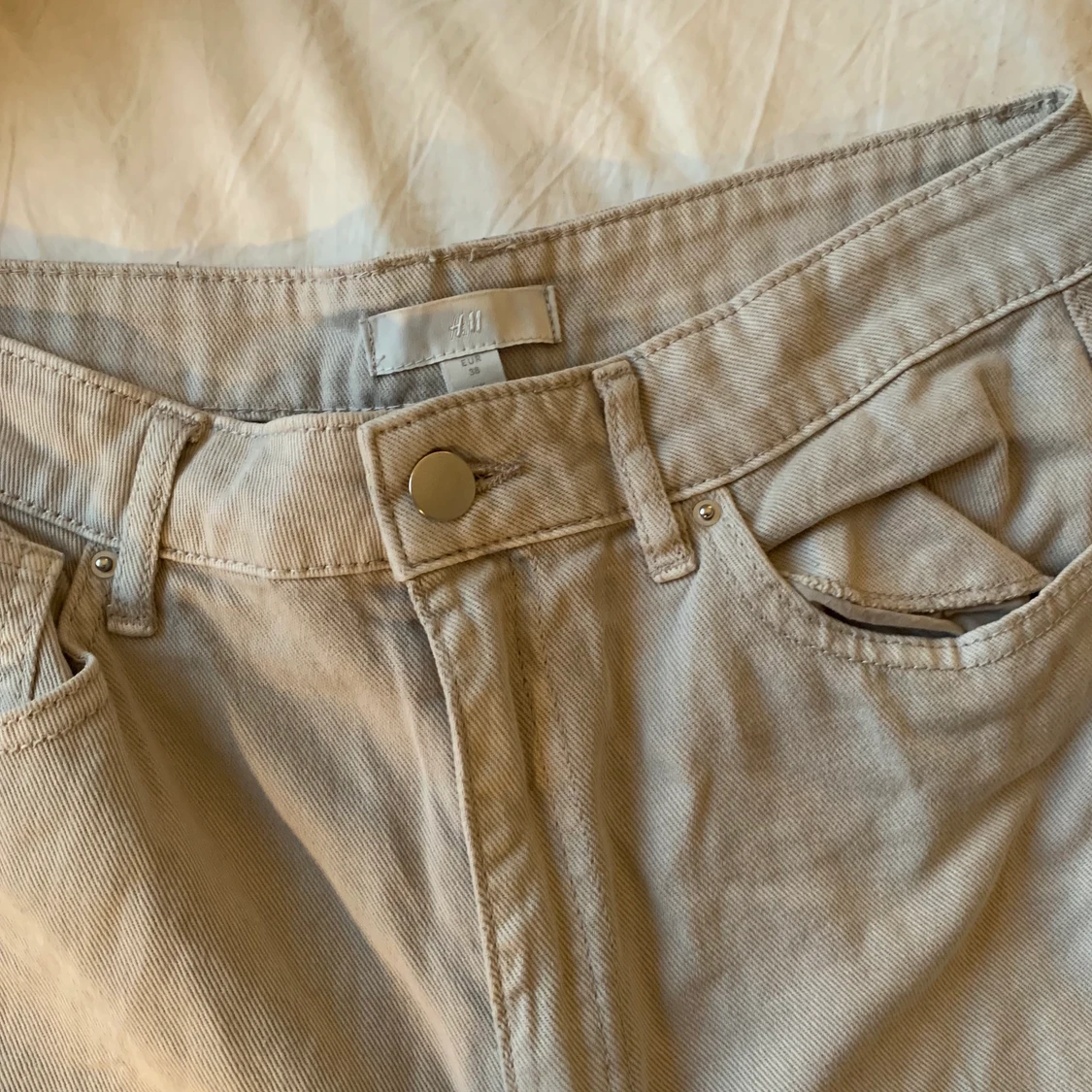 Beiga jeans från Hm Stl 38