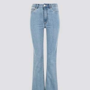 Ljusblå bootcut jeans från Cubus. Storlek XS i modellen Blake. Lågmidjade.  - köparen står för frakten - 