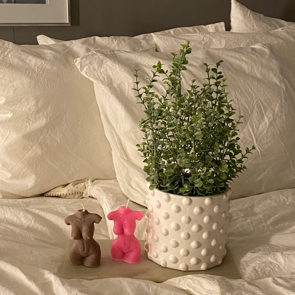 Hemmagjorda ljus i form av kvinnokropp 