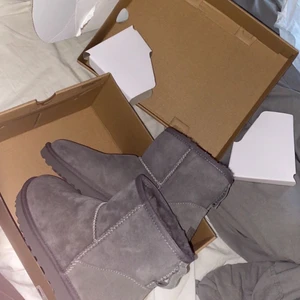UGG - Säljer mina nya ugg använda fåtal gånger och säljer pågrund av för stora