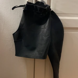 Topp  - Skinn topp från nadk aldrig använt storlek 32