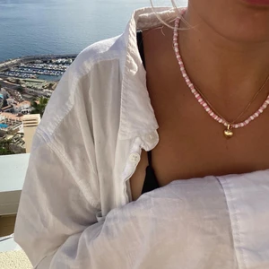 Halsband - Hej! Vi är ett företag som säljer handgjorda smycken. Halsband 79kr och armband 59kr!            Hör av er vid intresse, hälsningar Pear to Go💗💗