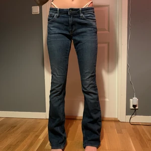 Lågmidjade bootcut jeans  - Superfina jeans ifrån crocker, stretchiga och supersköna. W29 L35, säljs inte längre vad jag vet 