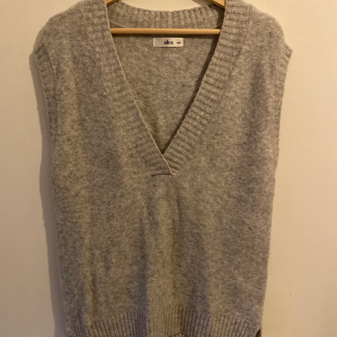 Stickad väst från ellos
