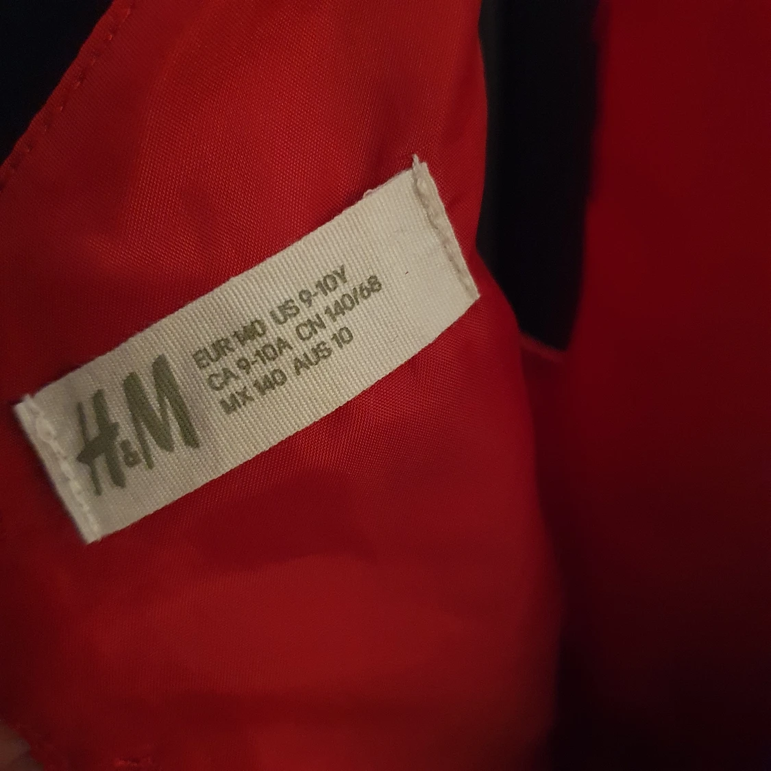 Röd barnklänning i storlek 140 - 91