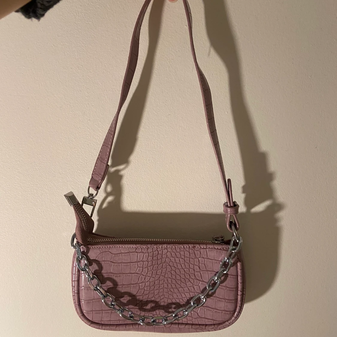 fin lila baguette väska