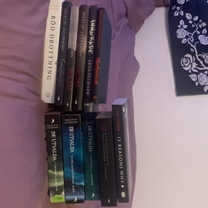 young adult böcker - alla böcker är på svenska:) 80kr styck, köpare står för frakt 40-60kr