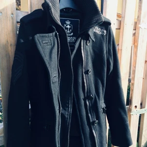 Vinterjacka i filt från Superdry - Säljer en jättefin vinterjacka i filt från märket Superdry i storlek S. Jag hade gärna haft den kvar men den är tyvärr för stor för mig!