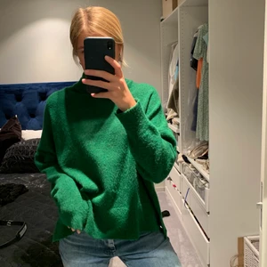 Grön stickad polotröja - Grön stickad polo från chiquelle med dragkedja på baksidan, onesize! 100kr + frakt