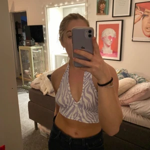 Jättesnygg topp storlek S! - En jättefin partytopp som jag säljer då jag har en till i samma färg, använd en gång!