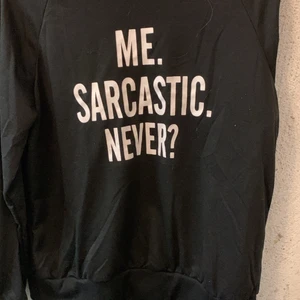 Långärmad tröja  - Svart långärmad tröja med vit text ❤️💕