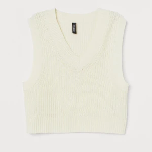 Stickad väst  - Säljer denna croppade västen 