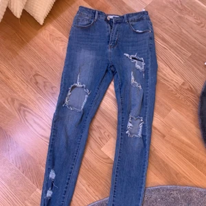 Jeans med hål i - Snygga men aldrig använda